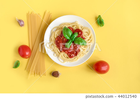 Spaghetti pasta bolognese on yellow 44012540