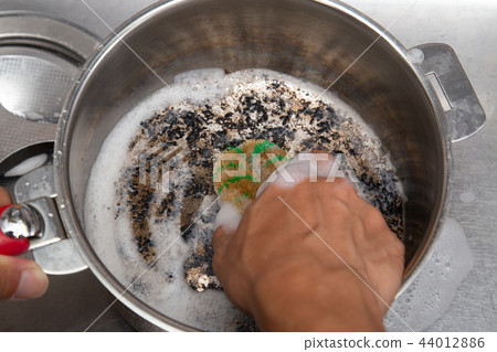 燒焦的鍋 燒焦的鍋 44012886