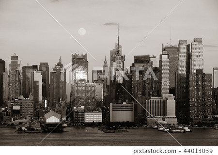Manhattan Moon 44013039