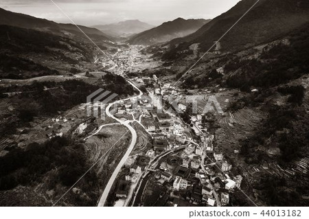 Fujian Tulou aerial view Fujian Tulou aerial view 44013182