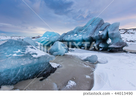 Famous Fjallsarlon glacier and lagoon with icebergs swimming on frozen water. 44013490