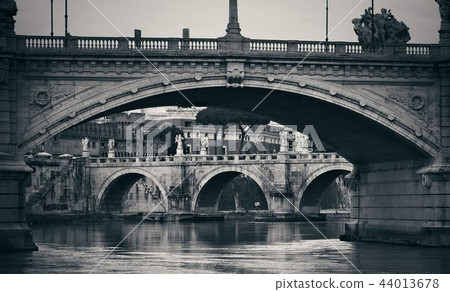 Bridges over River Tiber in Rome 44013678