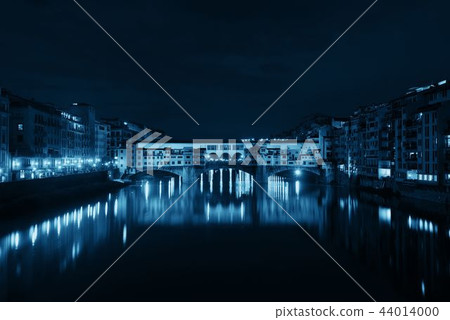 Florence Ponte Vecchio night view Florence Ponte Vecchio night view 44014000