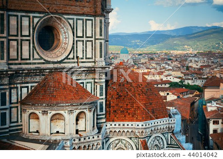 Duomo Santa Maria Del Fiore closeup Duomo Santa Maria Del Fiore closeup 44014042