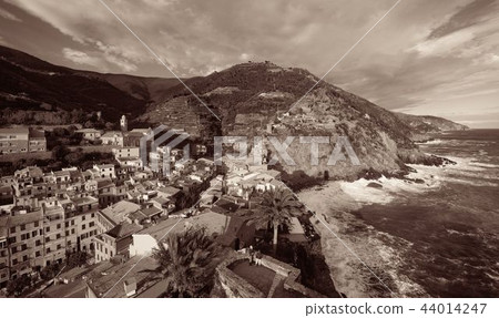 Vernazza buildings and sea in Cinque Terre Vernazza buildings and sea in Cinque Terre 44014247