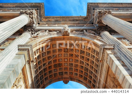 Arch of Peace Milan closeup Arch of Peace Milan closeup 44014314