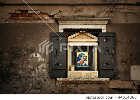 Old window Old window 44014366