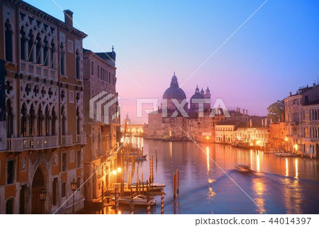 Venice Grand Canal sunrise and boat 44014397