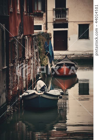 Venice boat alley Venice boat alley 44014581