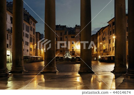 Pantheon 44014674