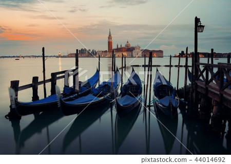 Gondola and San Giorgio Maggiore island 44014692