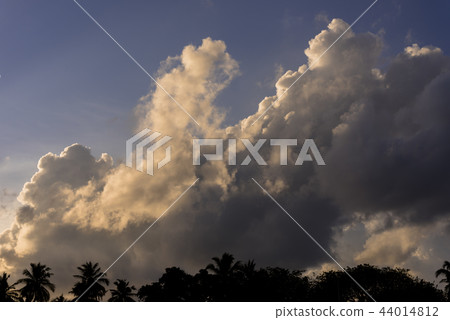 Beautiful sunset landscape of the Indian Ocean Beautiful sunset landscape of the Indian Ocean 44014812