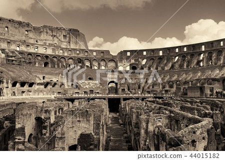 Colosseum in Rome 44015182