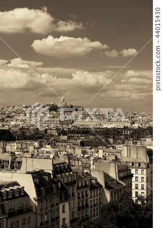 Paris rooftop 44015430