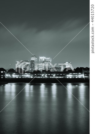 Canary Wharf 44015720