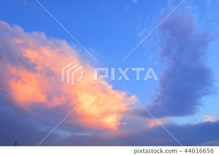 Clouds burned to the setting sun Clouds burned to the setting sun 44016656
