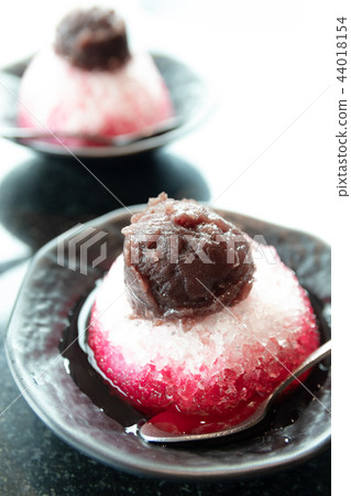 Shaved ice with sweet red bean paste Shaved ice with sweet red bean paste 44018154