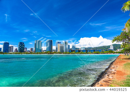“夏威夷”酒店鎮和Ala Moana海灘公園“魔術島” “夏威夷”酒店鎮和Ala Moana海灘公園“魔術島” 44019325