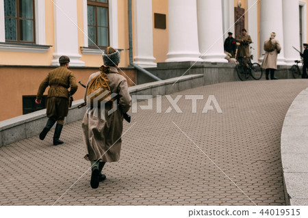 Revolutionaries October Bolshevik storm the palace 44019515