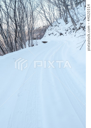Snow-covered road Snow-covered road 44020314