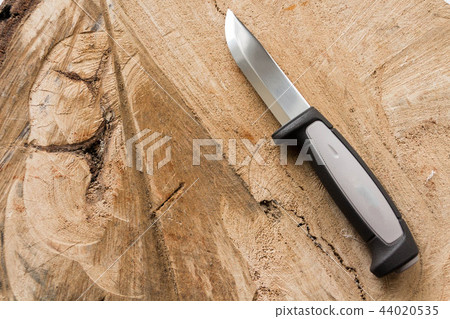 Hunting knife. The gray handle. 44020535