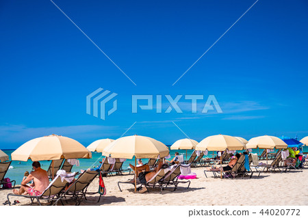 «夏威夷»休息在威基基海灘沙灘椅 «夏威夷»休息在威基基海灘沙灘椅 44020772