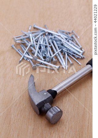 Hammer and nail 44021229