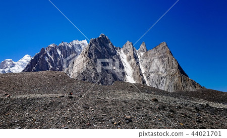K2 and Broad Peak from Concordia in the Karakorum  44021701