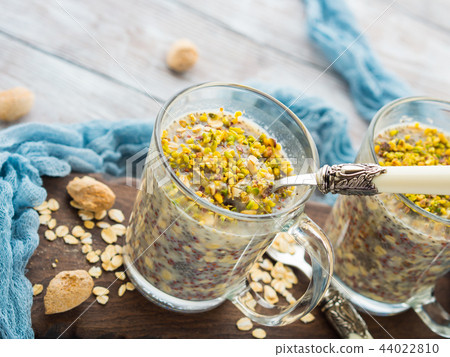 Overnight oat quinoa porridge with coconut milk 44022810