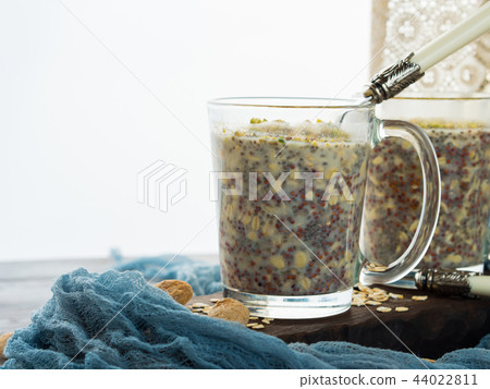 Overnight oat quinoa porridge with coconut milk Overnight oat quinoa porridge with coconut milk 44022811
