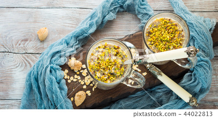 Overnight oat quinoa porridge with coconut milk 44022813