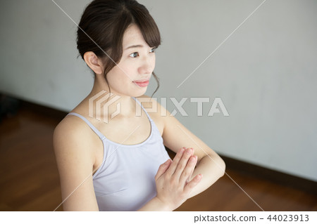 Young Japanese woman doing yoga 44023913