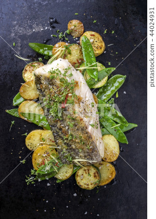 Fried cod fish fillet with vegetable 44024931