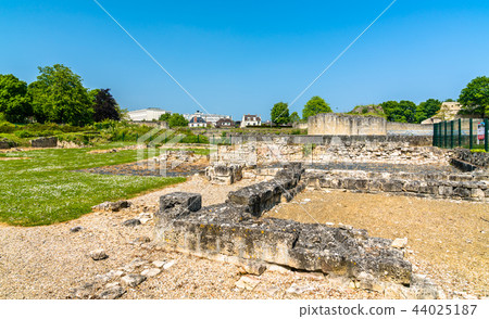 The Chateau de Caen, a castle in Normandy, France 44025187