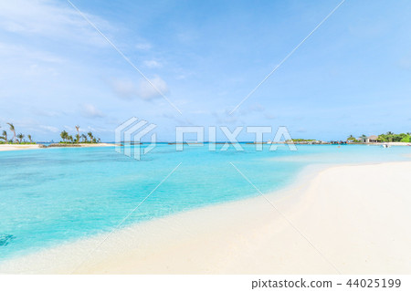 Amazing island in the Maldives ,Beautiful  44025199