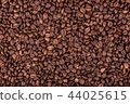 Roasted arabica coffee beans background or texture 44025615