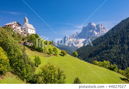 little church Chiesa di Santa Lucia Dolomites, Italy little church Chiesa di Santa Lucia Dolomites, Italy 44027027