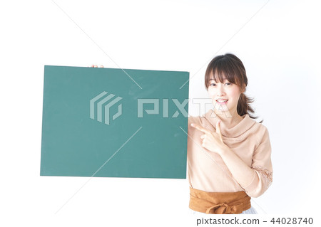 有黑板的一名婦女 44028740