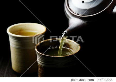 Green tea poured 44029090