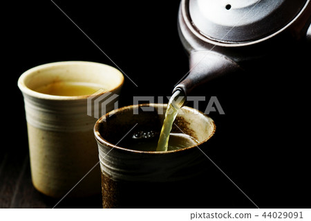 Green tea poured Green tea poured 44029091