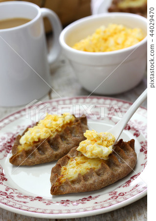 Karelian Peacka Karelian Peacka 44029470