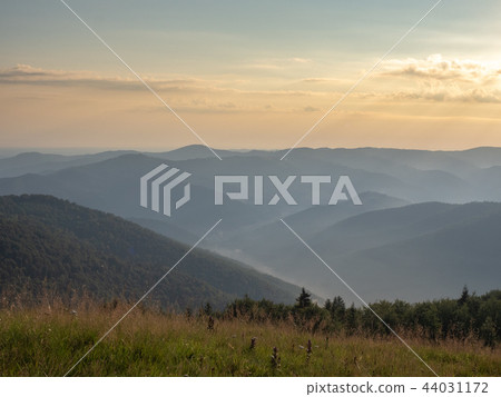 Evening sky above the dark mountain ranges Evening sky above the dark mountain ranges 44031172
