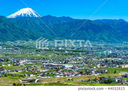 《Yamanashi Prefecture》 Overlooking Mount Fuji and the Kofu Basin 44032615