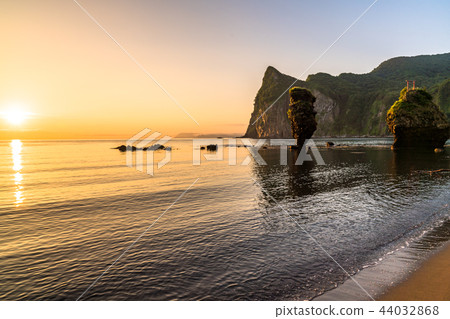 “北海道”惠比壽岩石和Daikokuiwa,早晨視圖 “北海道”惠比壽岩石和Daikokuiwa,早晨視圖 44032868
