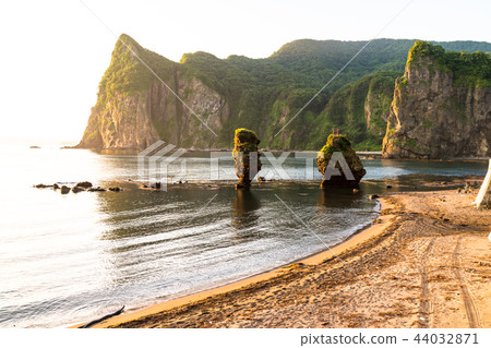"Hokkaido" Ebisu rock and Daikokuiwa, morning view 44032871