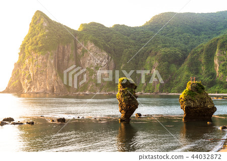"Hokkaido" Ebisu rock and Daikokuiwa, morning view "Hokkaido" Ebisu rock and Daikokuiwa, morning view 44032872