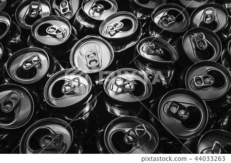 Black and white picture of aluminium can 44033263