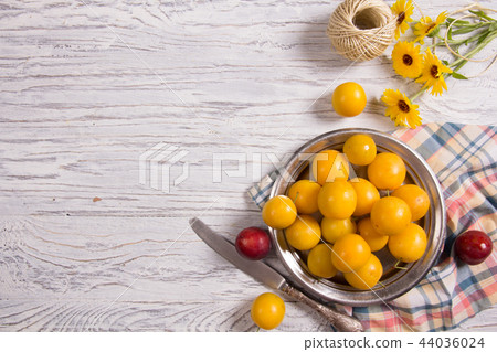 Flat lay with yellow plums Flat lay with yellow plums 44036024