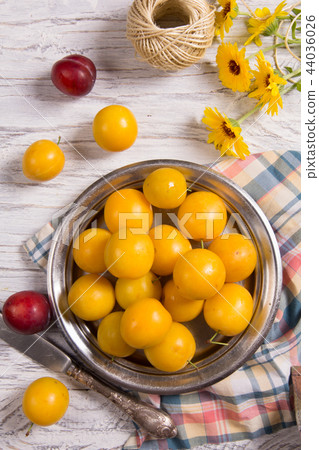 Flat lay with yellow plums Flat lay with yellow plums 44036026
