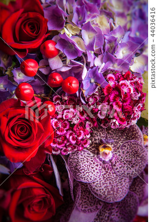 幸福婚禮中美麗的花藝 幸福婚禮中美麗的花藝 44036416